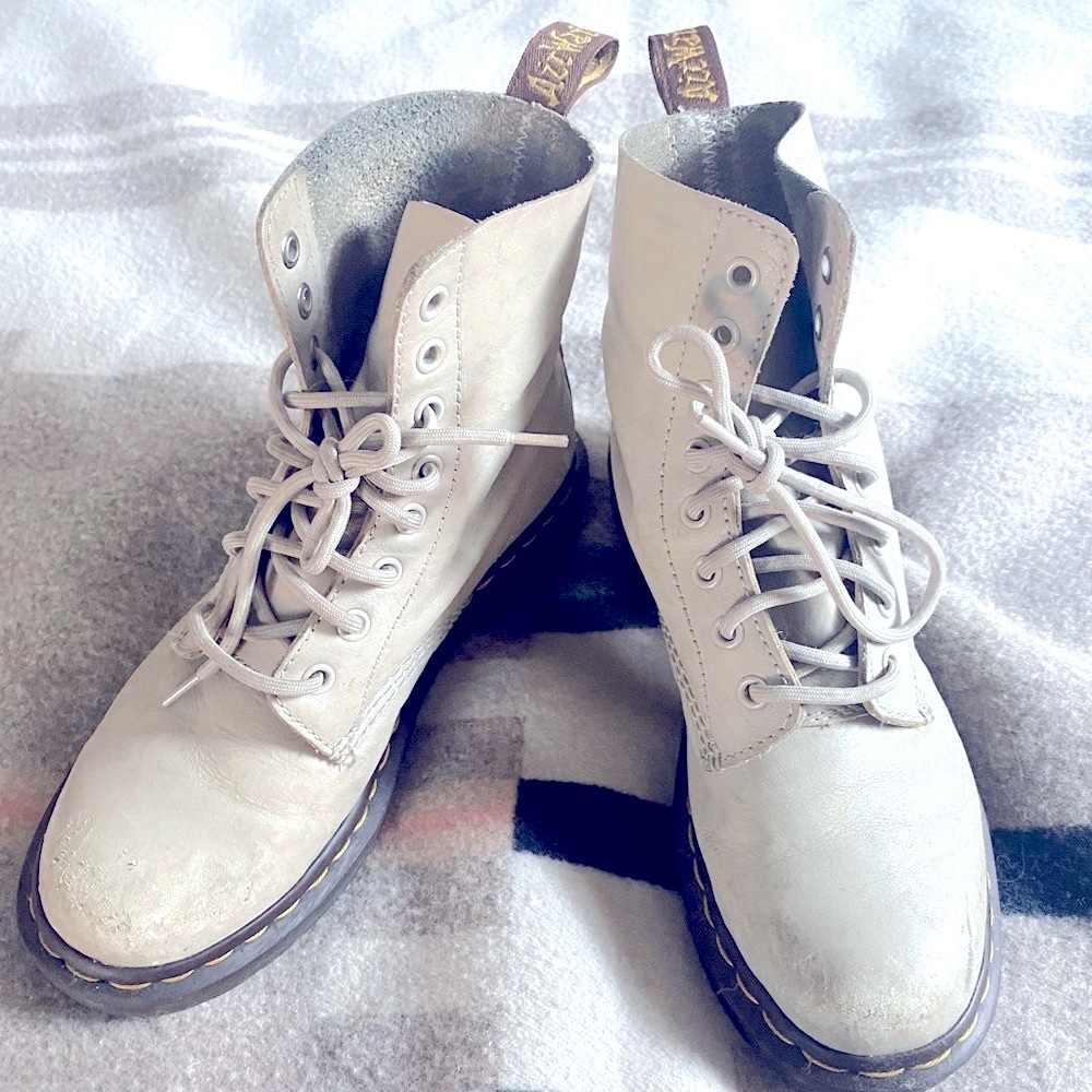 DR MARTENS Cream Boots